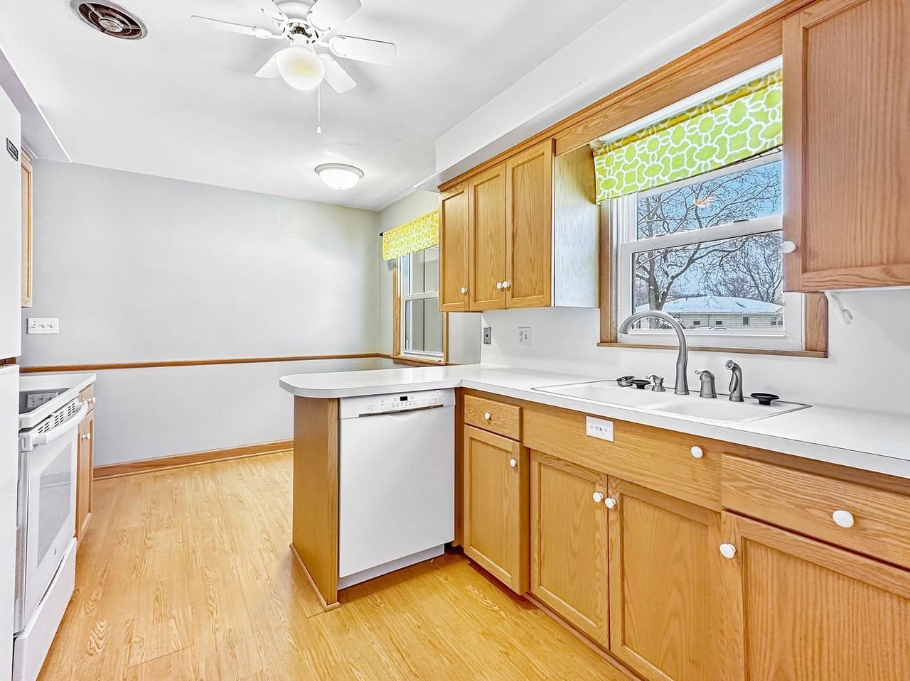 341 Herman Ter - Photo 6 of 20