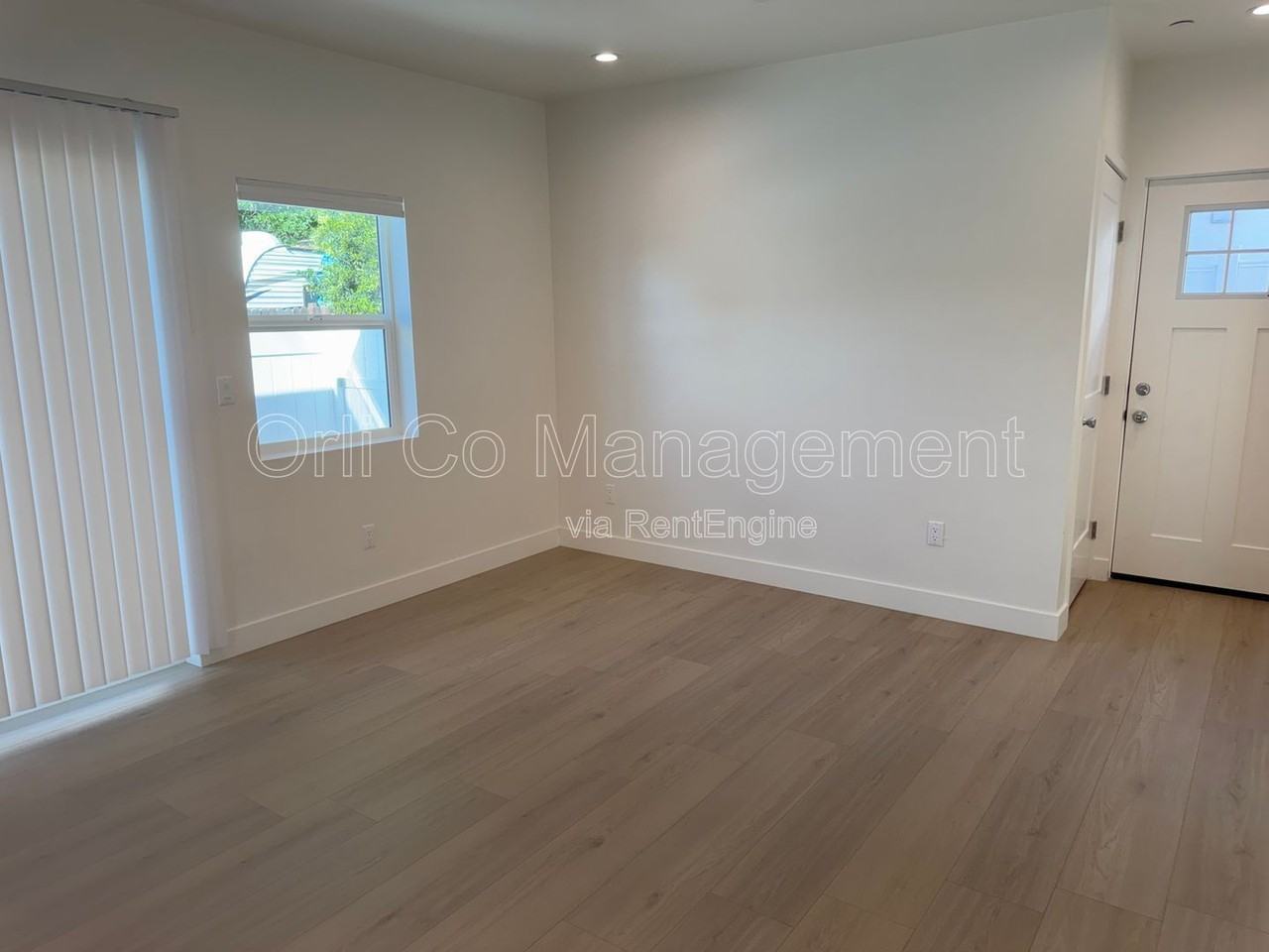 19229 Friar St - Photo 6 of 29