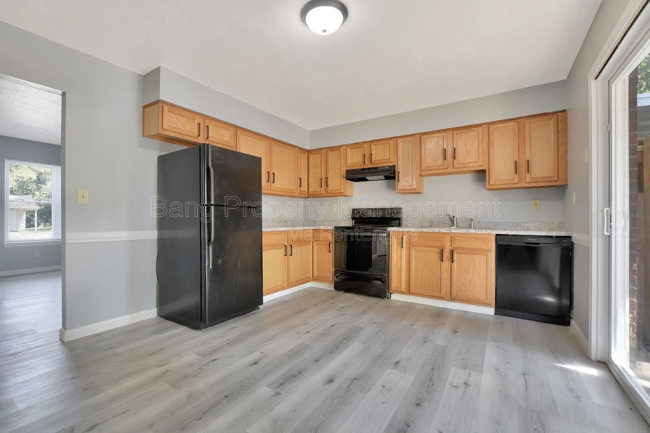 817 Lancelot Ct - Photo 4 of 19