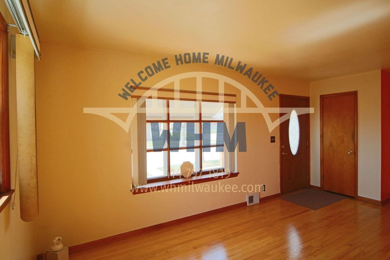 7126 W Tallmadge Pl - Photo 2 of 9