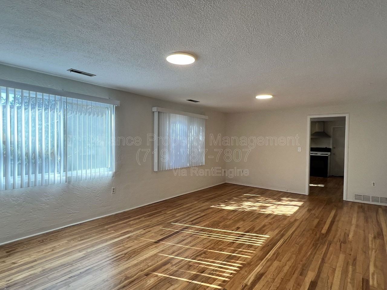 322 Farragut Ave #A - Photo 3 of 17