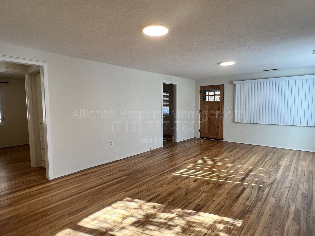 322 Farragut Ave #A - Photo 4 of 17