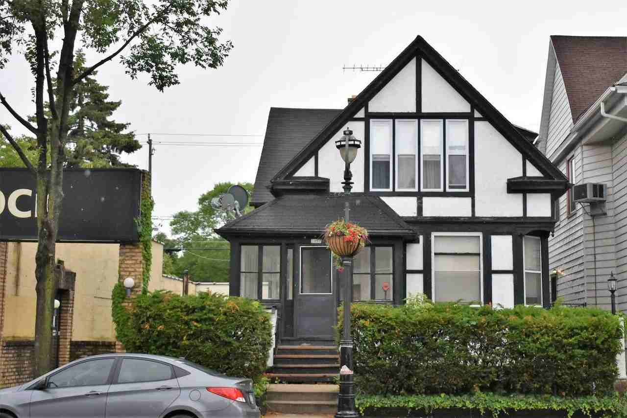 2957 N Oakland Ave - Photo 5 of 17