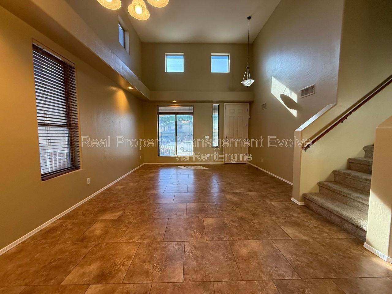 8014 W Pima St - Photo 4 of 43