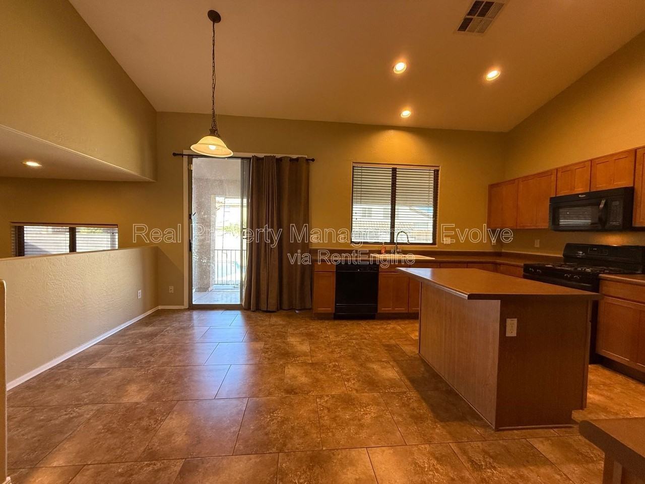 8014 W Pima St - Photo 5 of 43