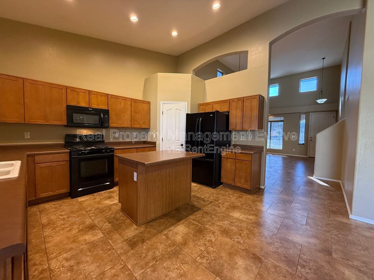 8014 W Pima St - Photo 7 of 43