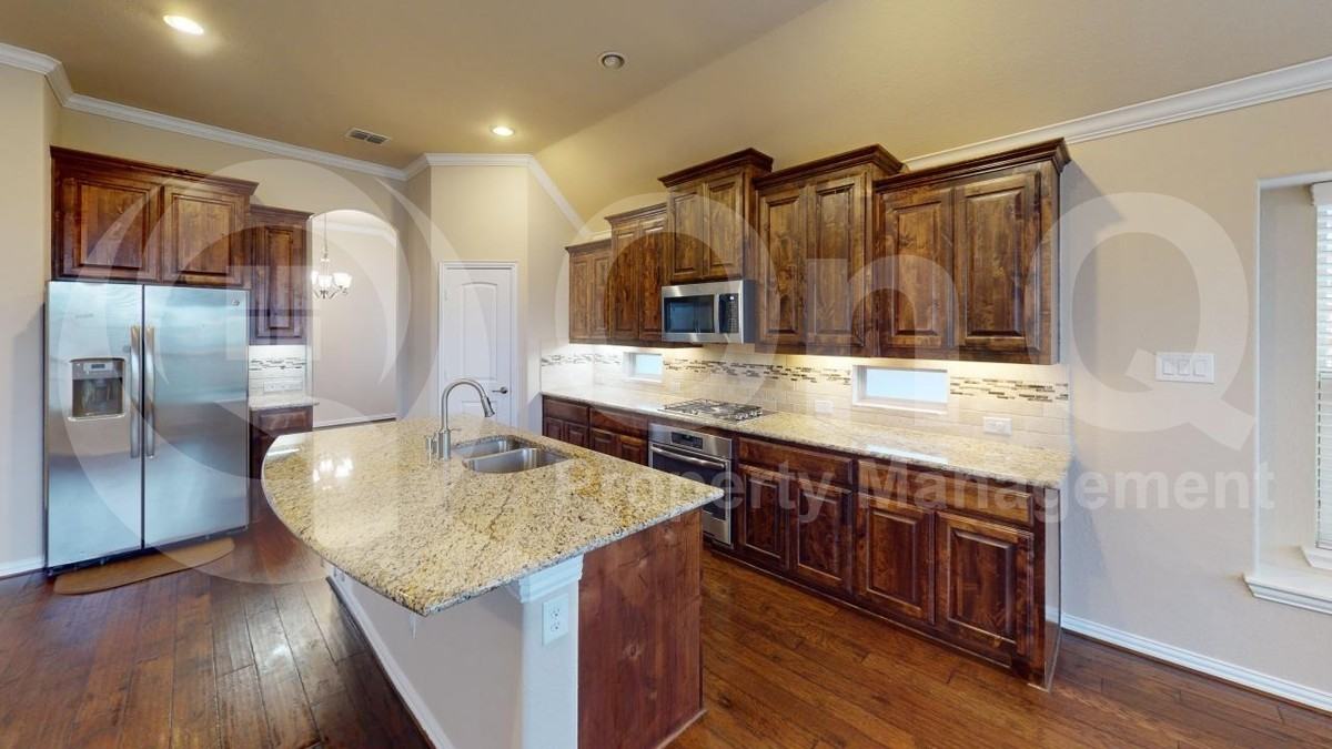 4204 Overton Dr - Photo 5 of 23