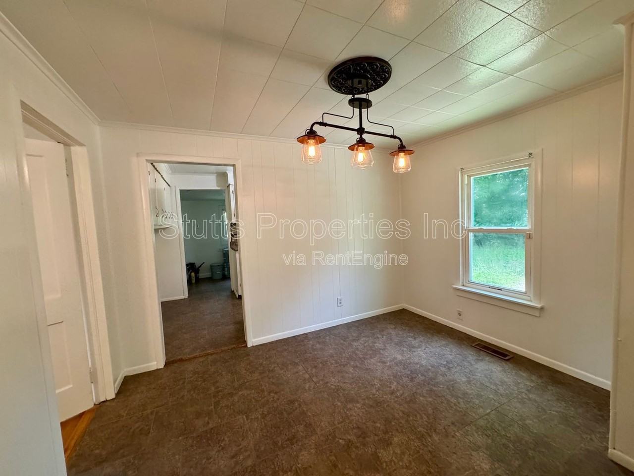 512 Trade St - Photo 3 of 9