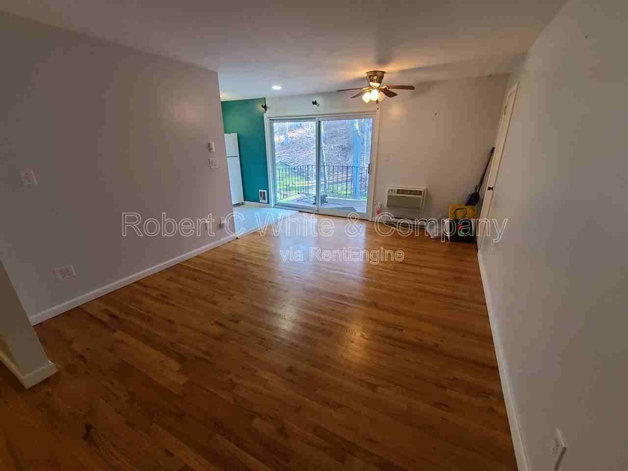 1622 Farmington Ave #8 - Photo 3 of 11