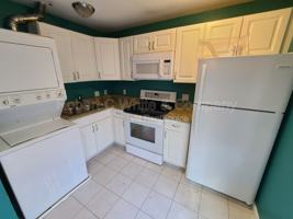 featured image of 1622 Farmington Ave #8