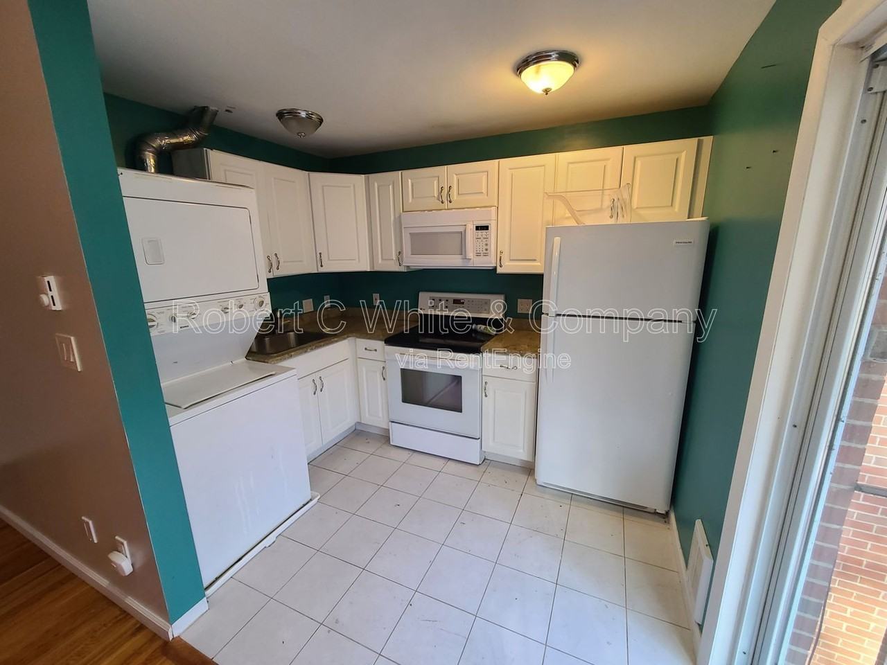 1622 Farmington Ave #8 - Photo 2 of 11