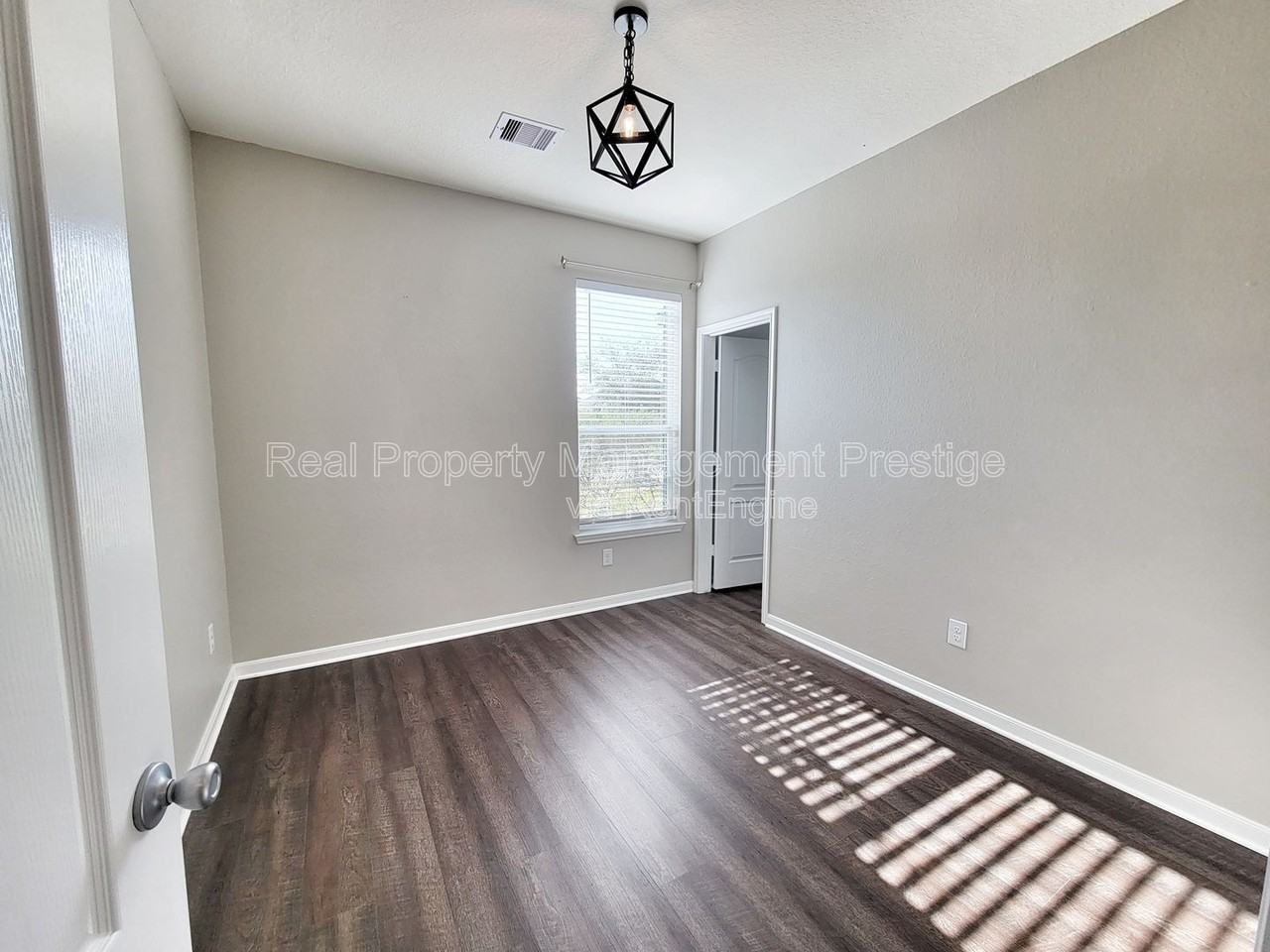 1618 Cintola Ln - Photo 5 of 15