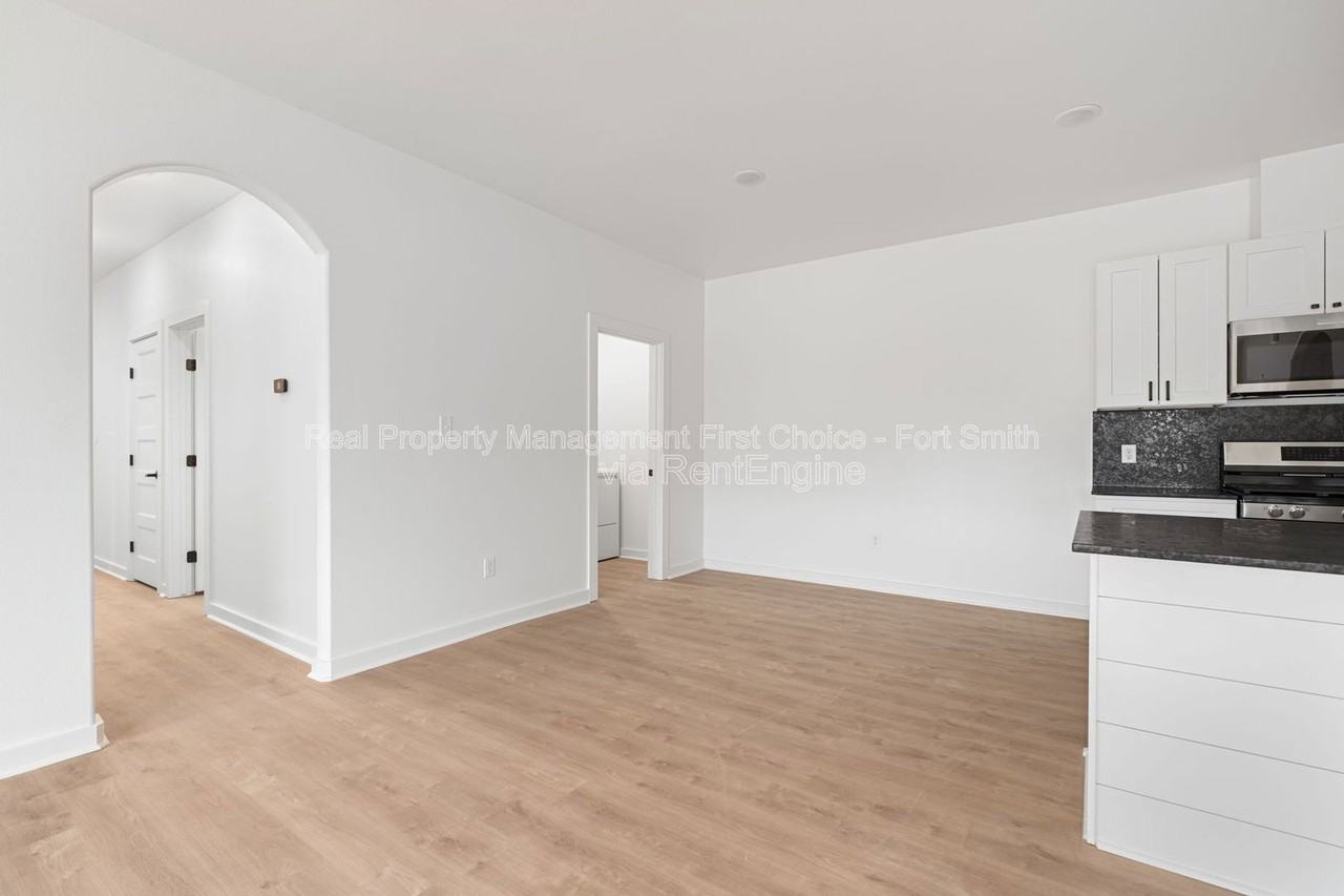 8900 Cambria Cir #B - Photo 4 of 21