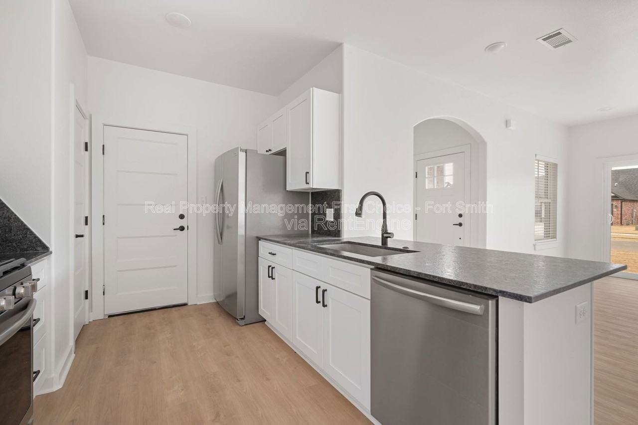 8900 Cambria Cir #B - Photo 6 of 21