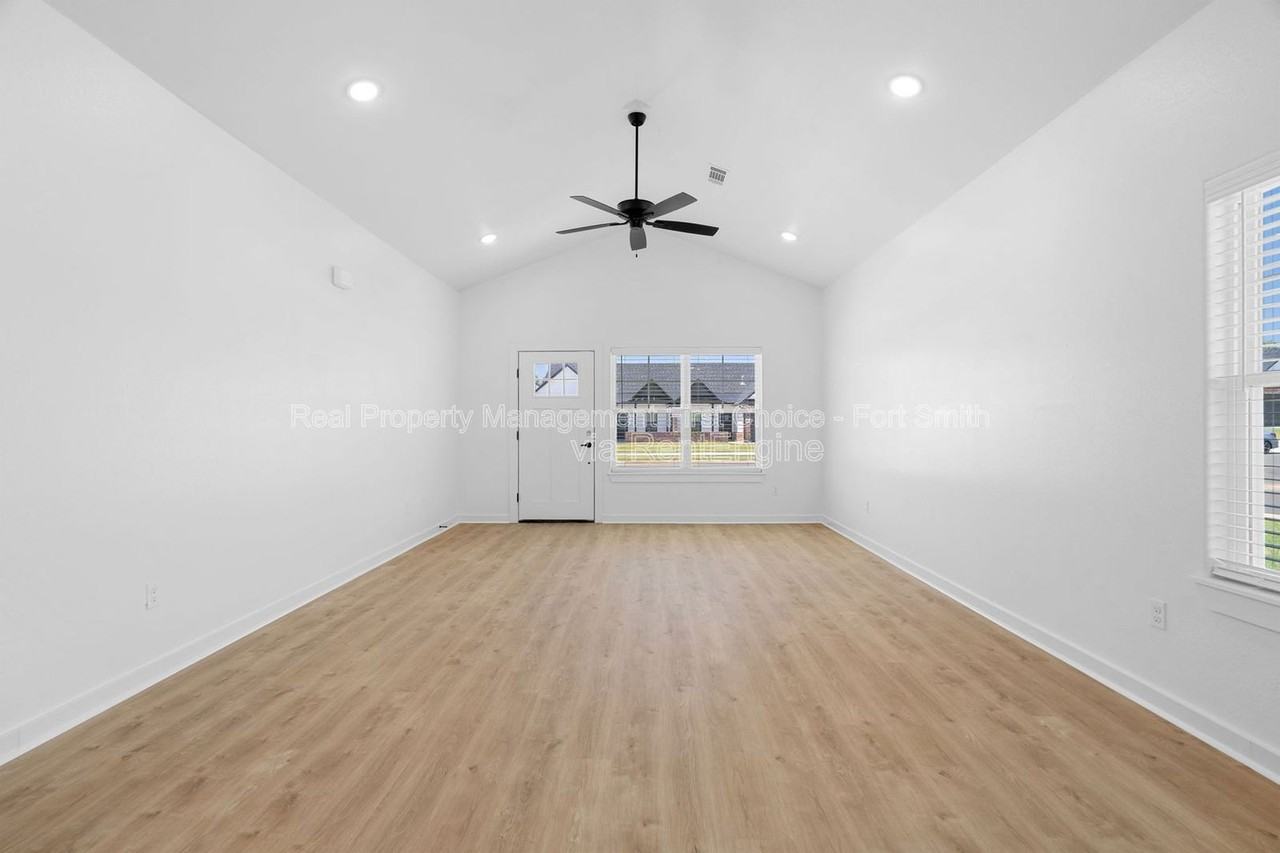8725 Cantera Dr #B - Photo 4 of 23