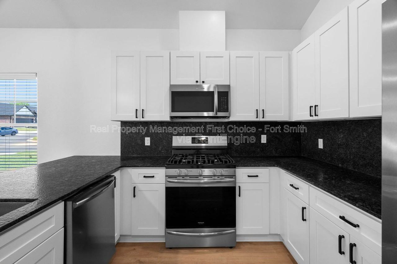 8725 Cantera Dr #B - Photo 6 of 23