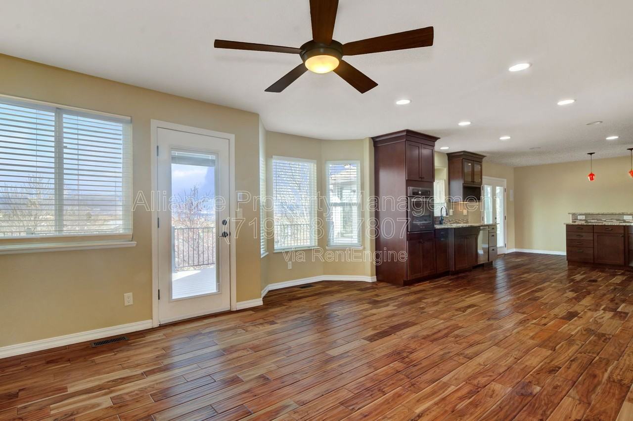 6160 Bestview Way - Photo 5 of 33