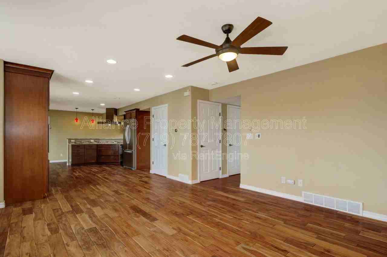 6160 Bestview Way - Photo 6 of 33