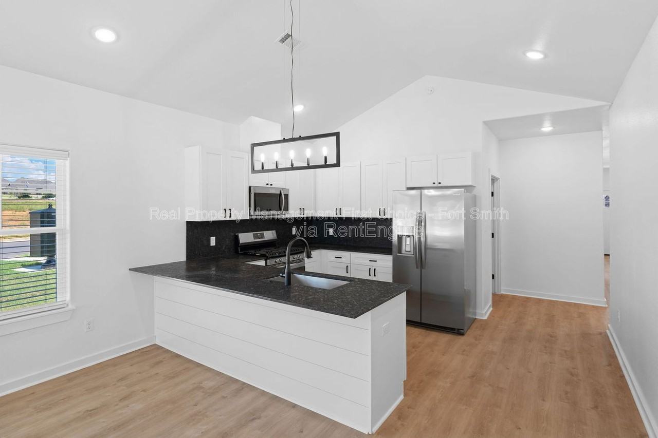 8901 Cantera Dr #B - Photo 5 of 23