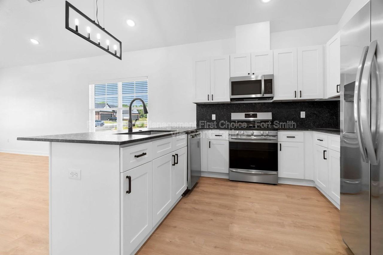8901 Cantera Dr #B - Photo 7 of 23
