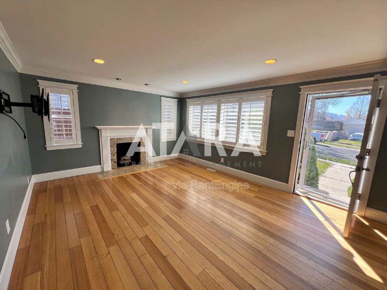 2559 E Wilmington Ave - Photo 6 of 36