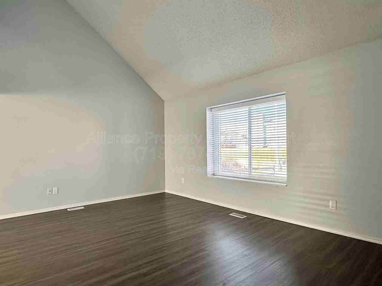 3465 Kirkwood Dr - Photo 3 of 42