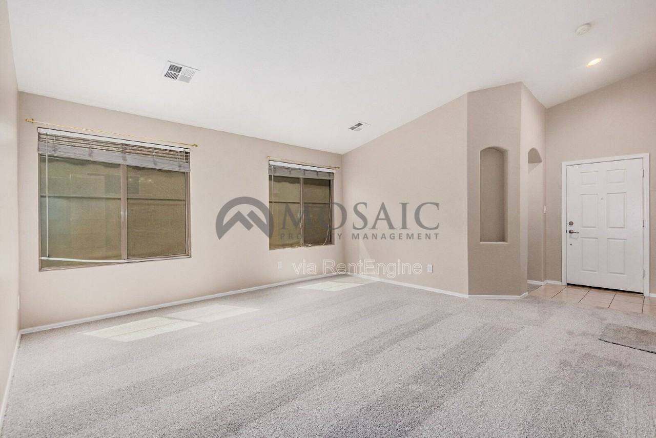 7019 S 45th Ave - Photo 5 of 30