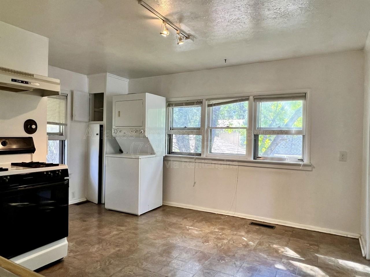 1804 Fenmoor Pl - Photo 4 of 13