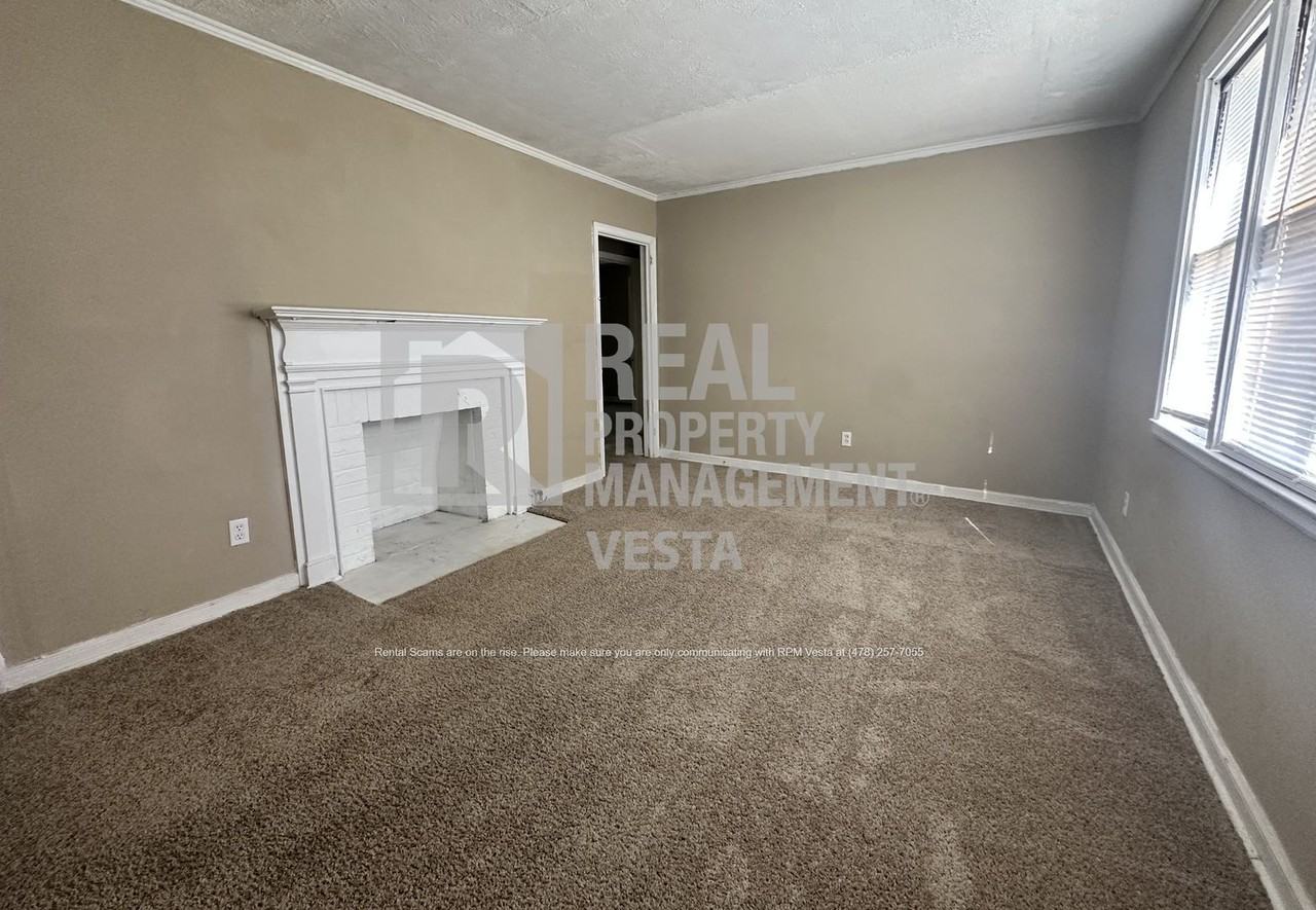 3346 Shaw Dr - Photo 2 of 12