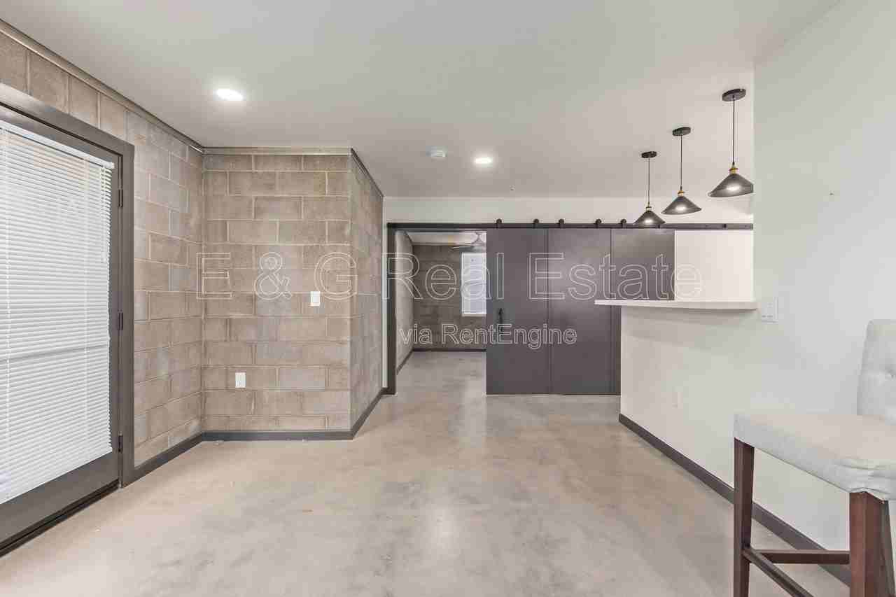 129 N 11th Ave #1B - Photo 2 of 17