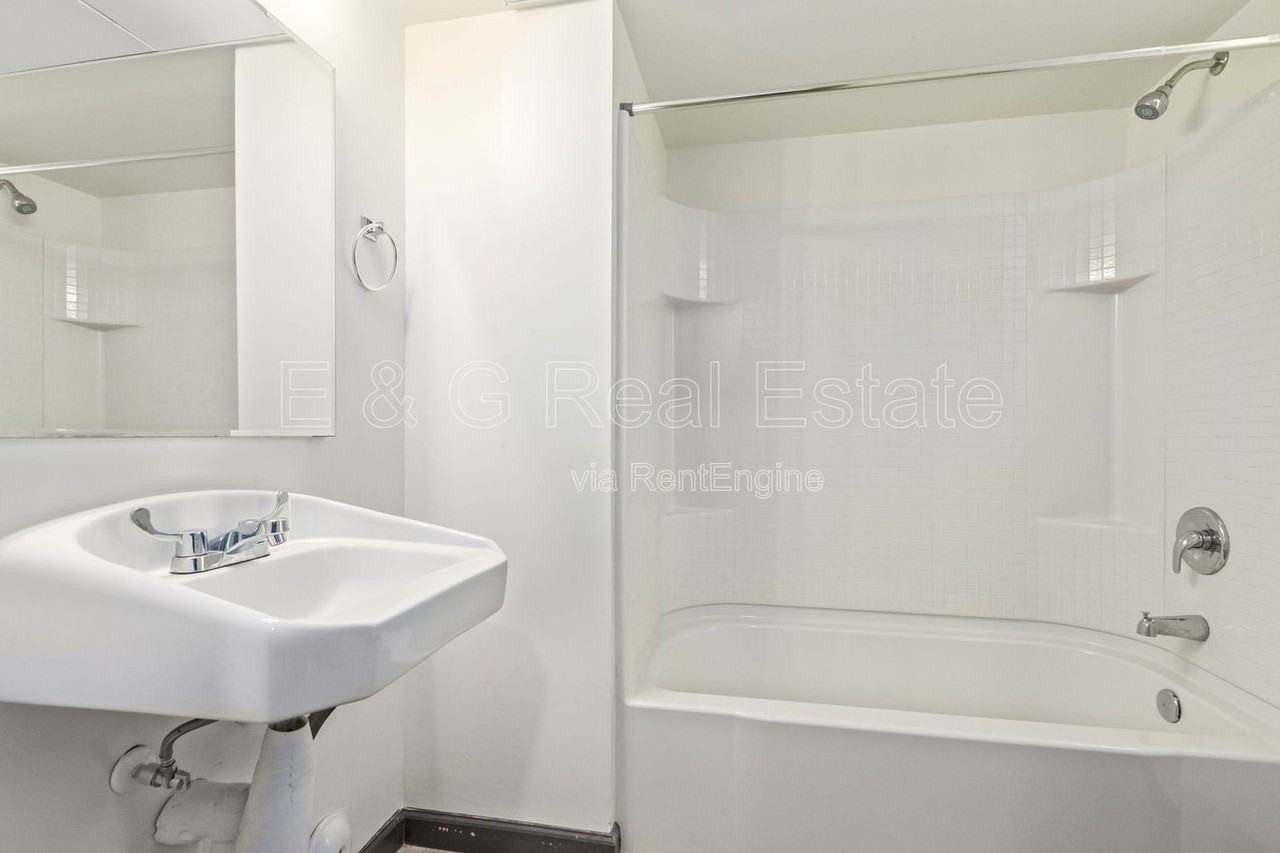 129 N 11th Ave #1B - Photo 7 of 17