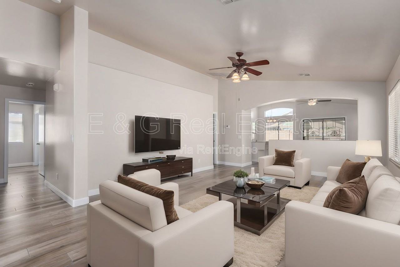 15820 W Monroe St - Photo 3 of 24