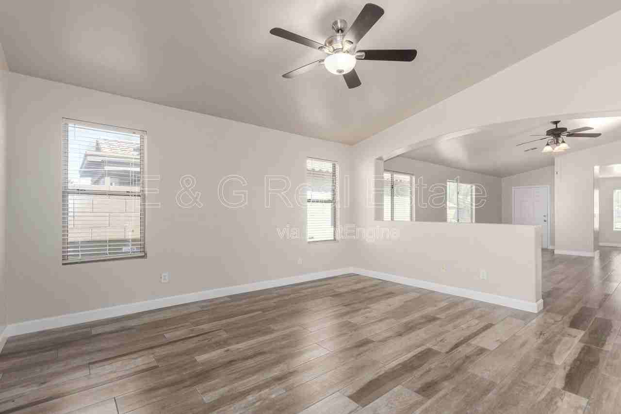 15820 W Monroe St - Photo 6 of 24