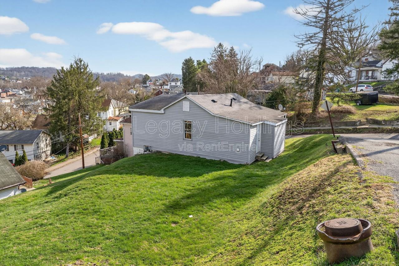 134 Quincey Street - Photo 4 of 31