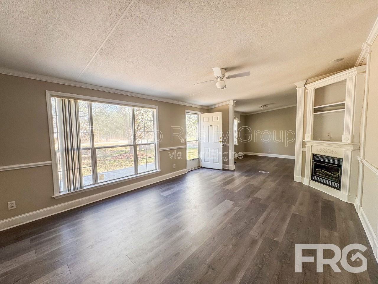 2057 Oakley Rd - Photo 6 of 35