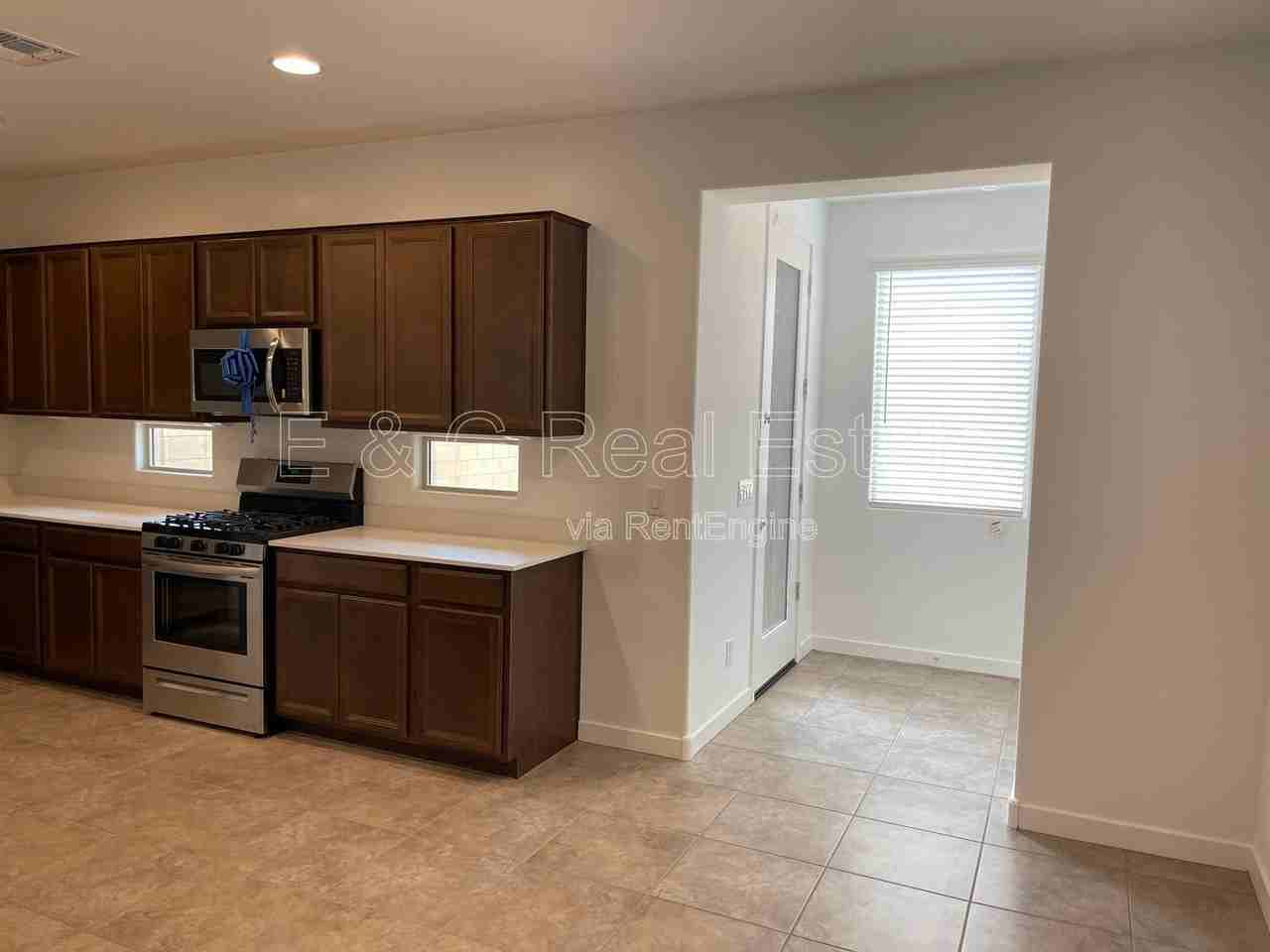 16424 W Questa Dr - Photo 4 of 19