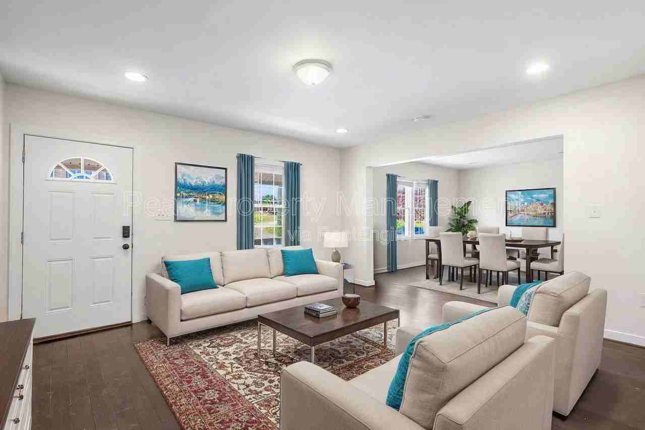 819 Kinney St - Photo 3 of 24