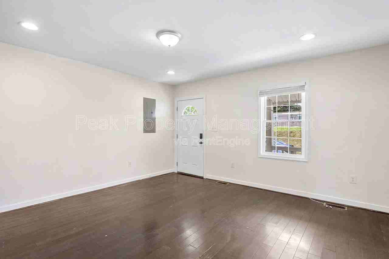 819 Kinney St - Photo 5 of 24