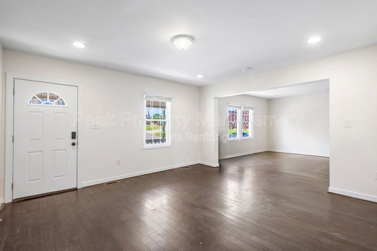 819 Kinney St - Photo 6 of 24