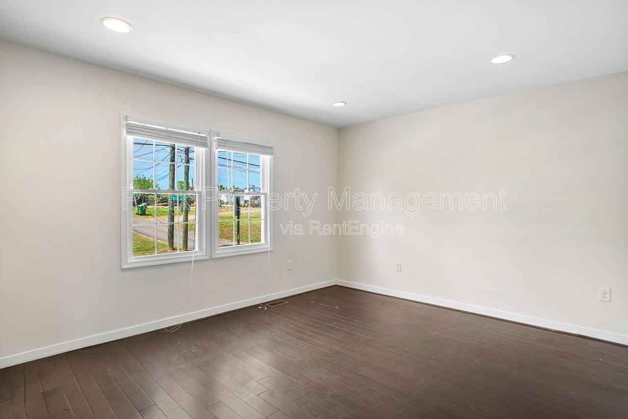 819 Kinney St - Photo 7 of 24