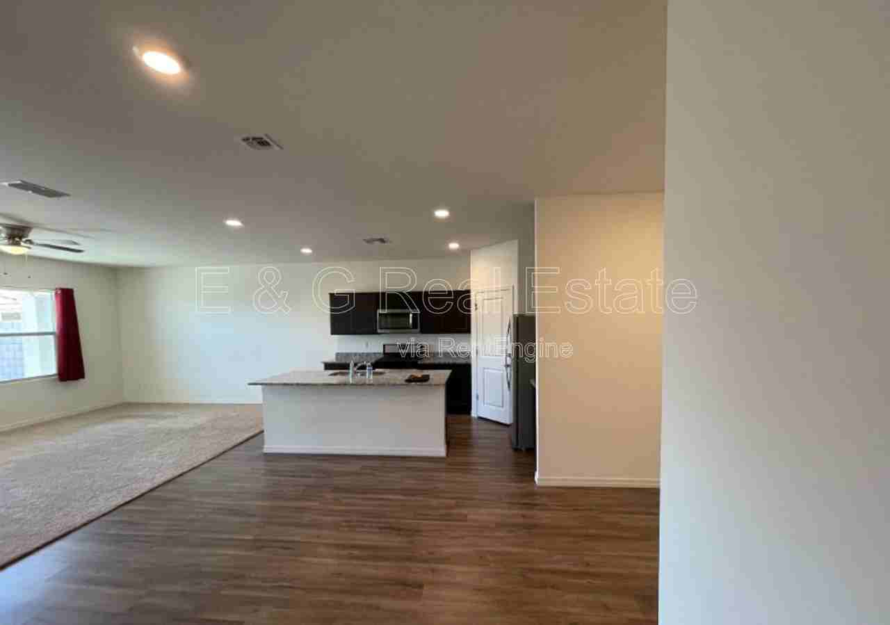 19577 W Palo Verde Dr - Photo 2 of 21