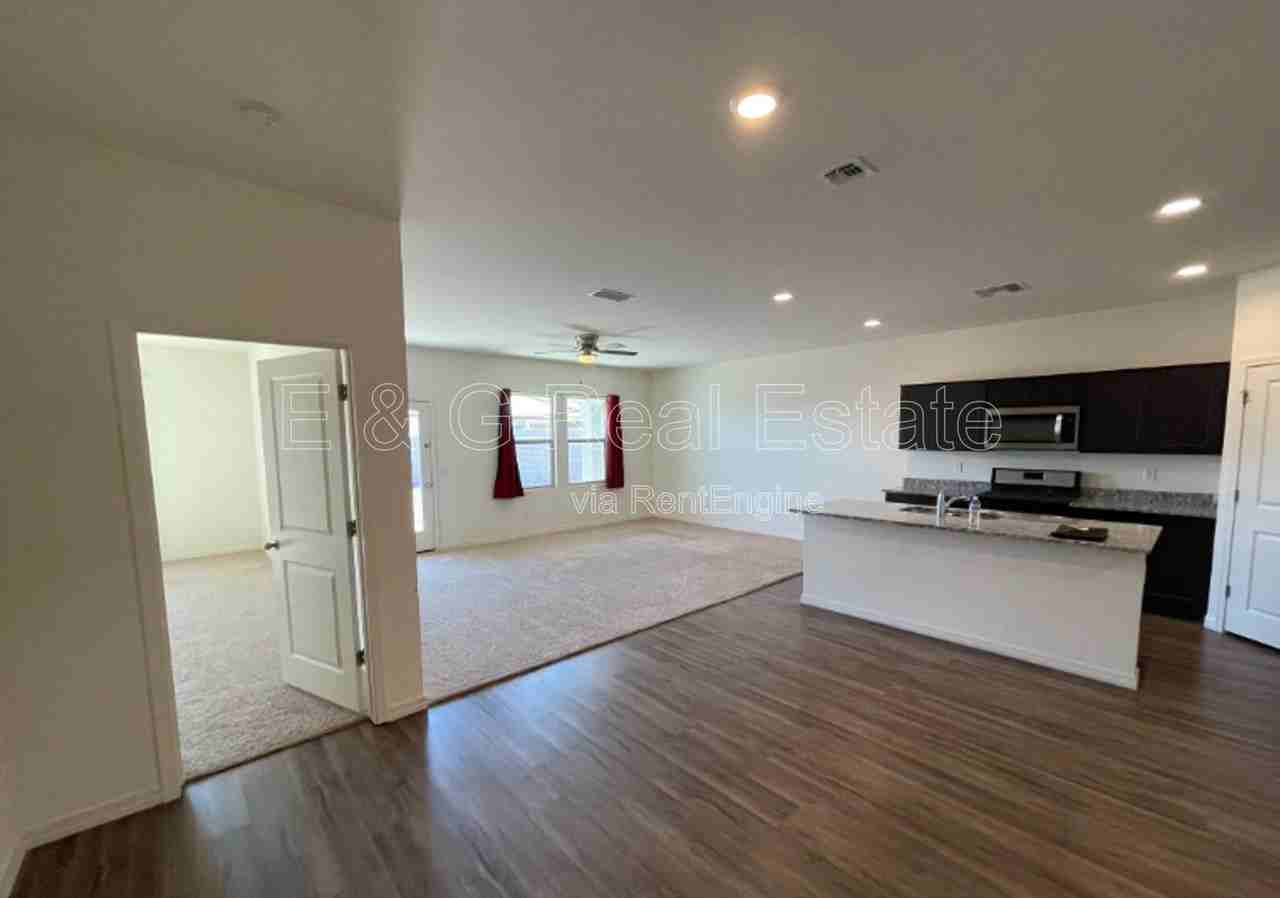 19577 W Palo Verde Dr - Photo 3 of 21