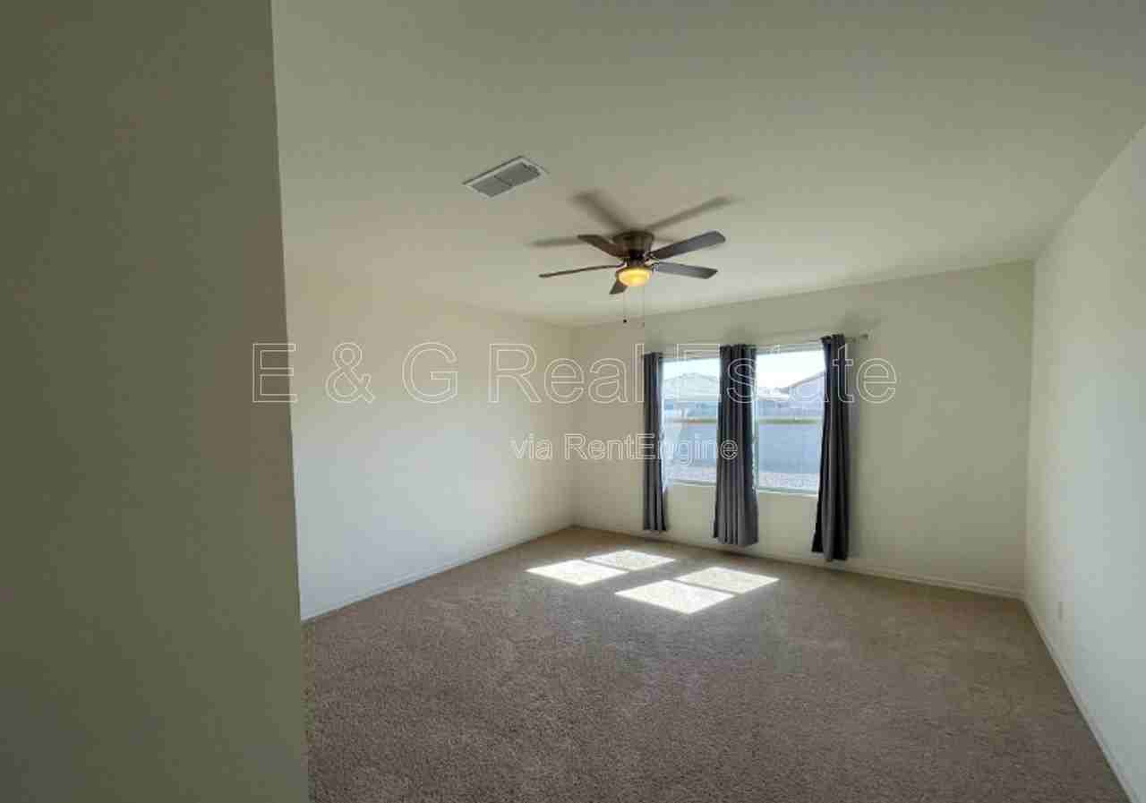 19577 W Palo Verde Dr - Photo 5 of 21