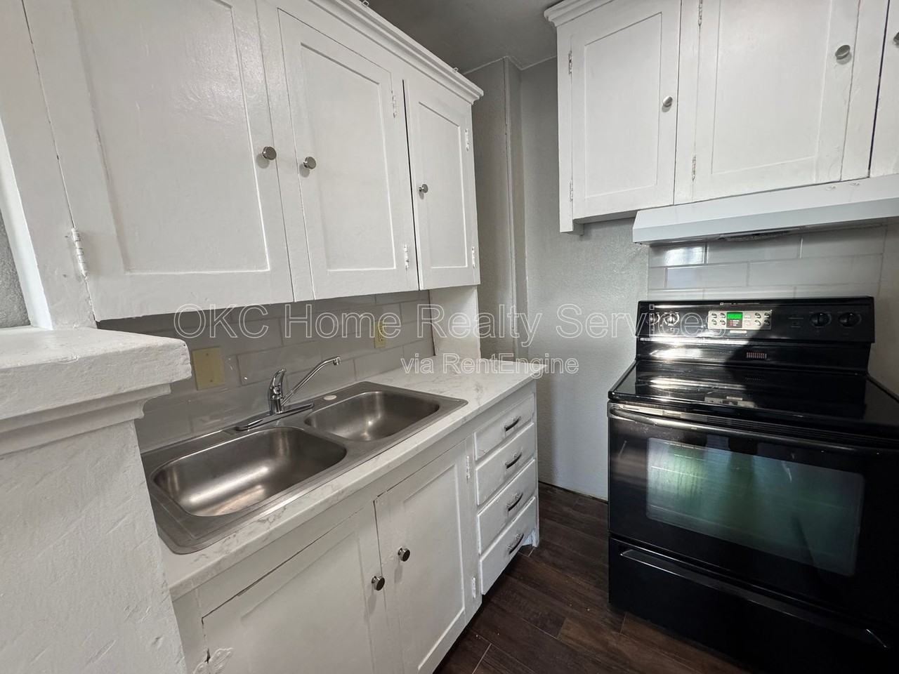 421 Nw 26th St #4 - Photo 3 of 11