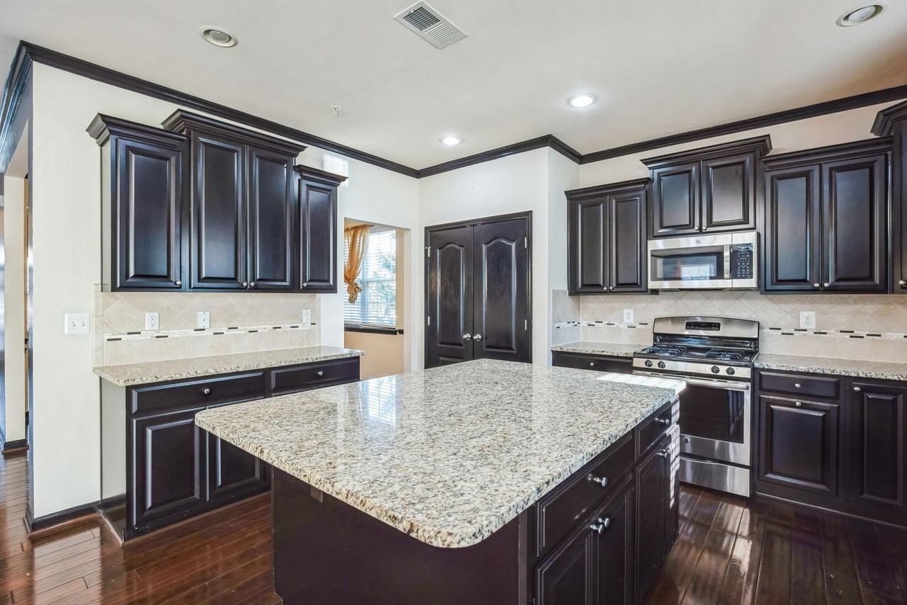 10317 Saltbush Ct - Photo 3 of 16