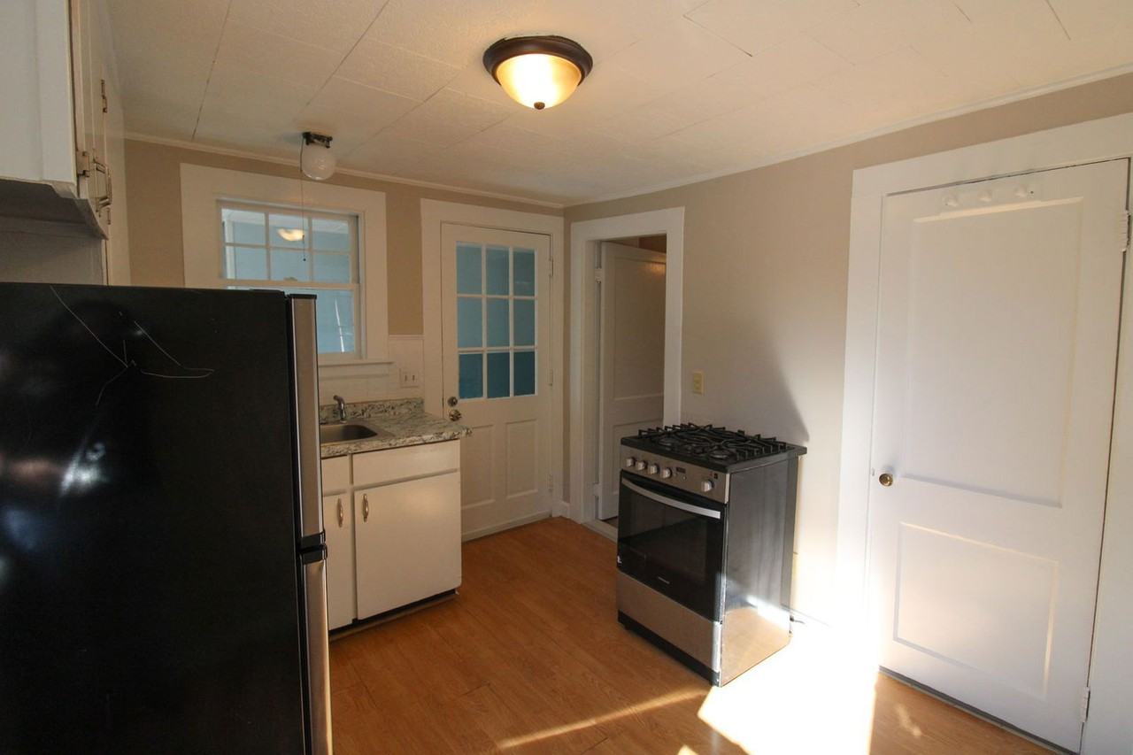 48 E Main St #1 - Photo 7 of 9