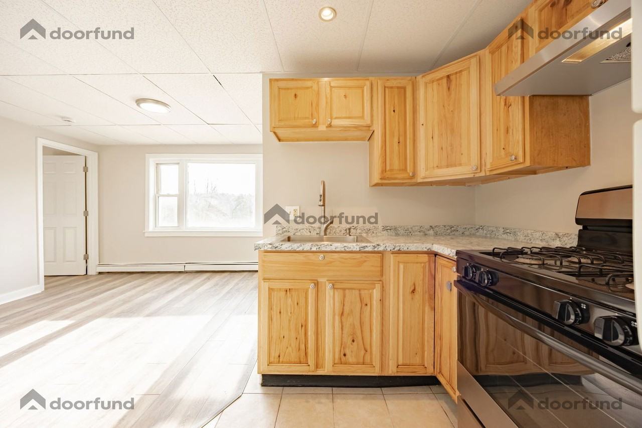 4 Balloon Lndg - Photo 2 of 26