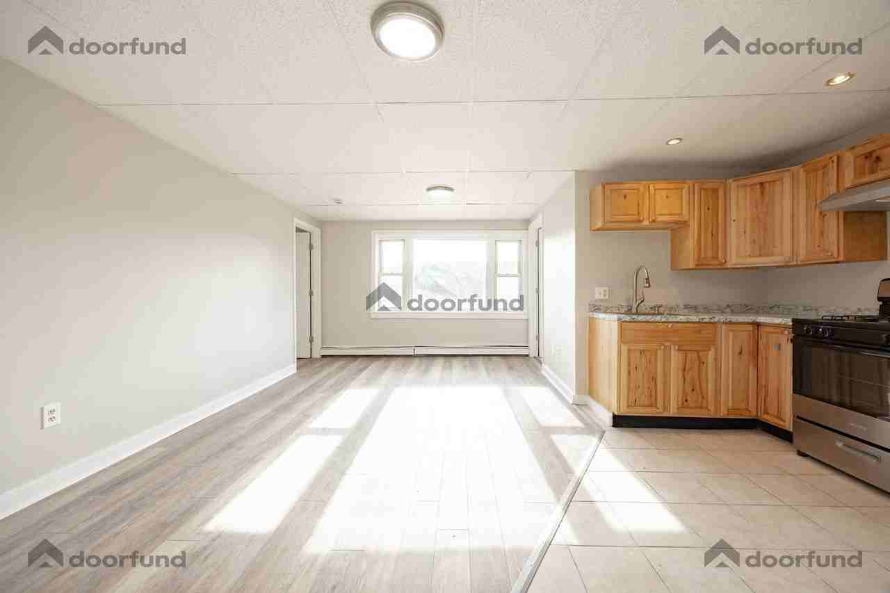 4 Balloon Lndg - Photo 3 of 26