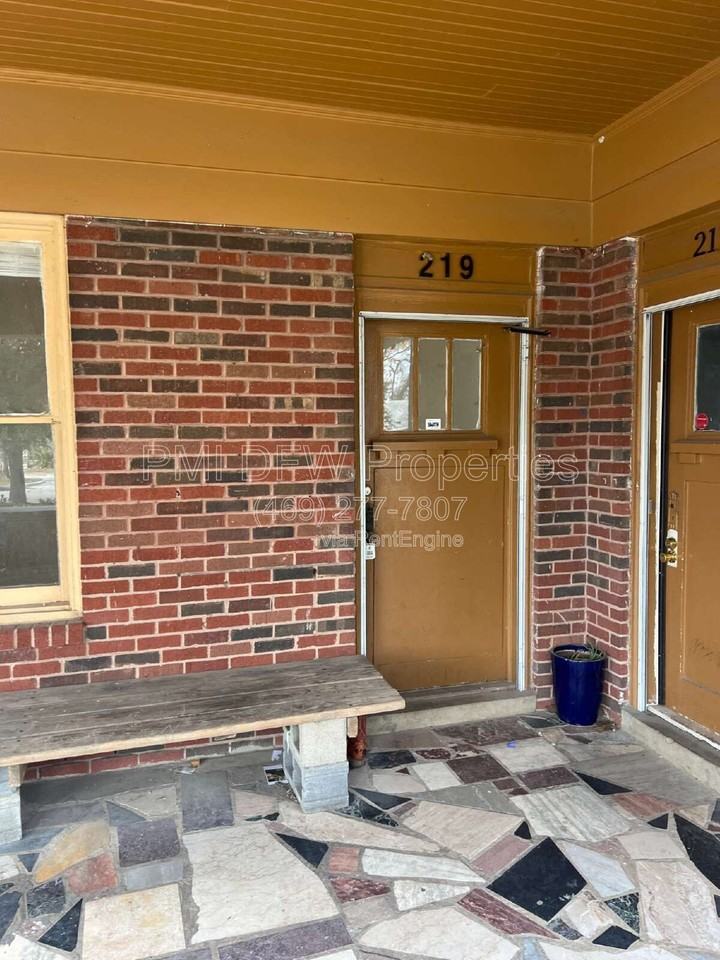 219 S Montreal Ave - Photo 2 of 10
