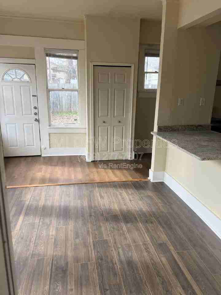 219 S Montreal Ave - Photo 5 of 10